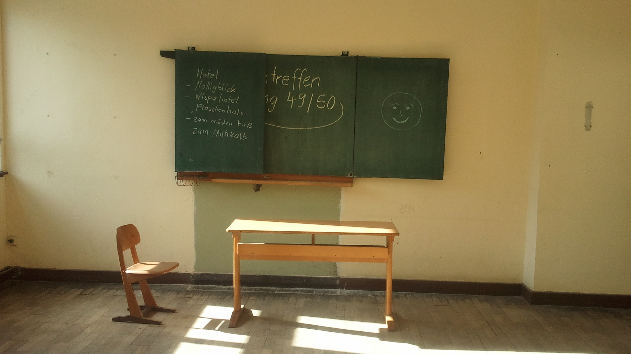 Ehemaliges Klassenzimmer kurz vor dem Umbau zum Hotel.