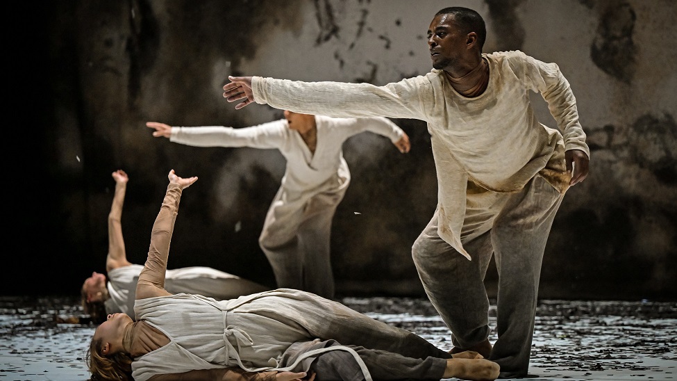 Broken sense of beauty: Choreografien von Xie Xin und Imre & Marne van Opstal, Foto: Andreas Etter 