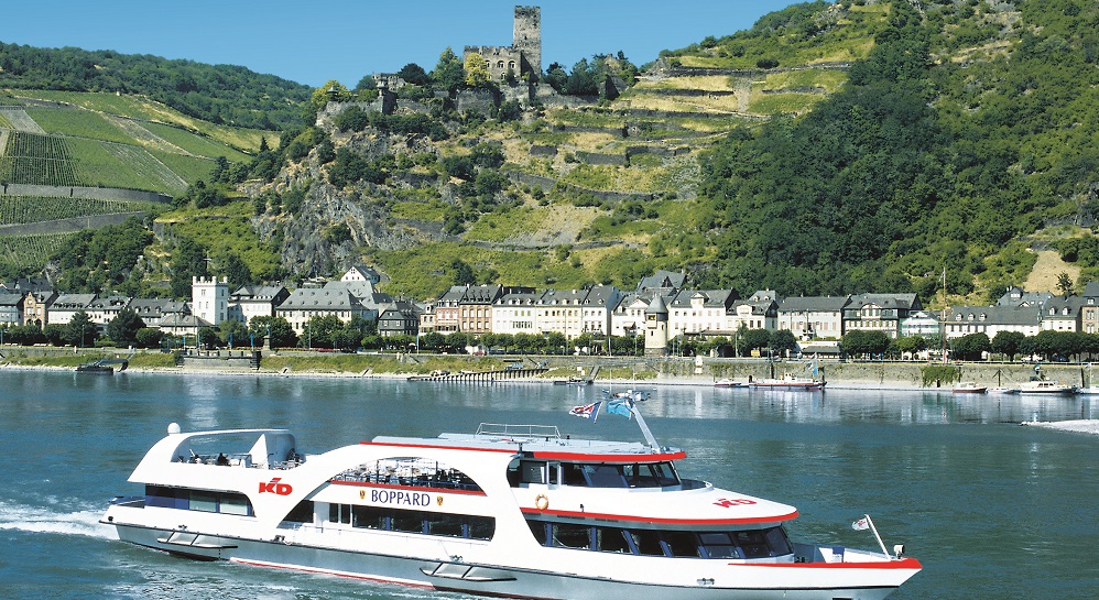  Von einem der KD Schiffe aus genießen Sie den Blick auf zahlreiche wunderschöne Burgen im UNESCO Welterbe Oberes Mittelrheintal.